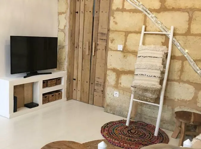 Mirmont Greek Style דירה *