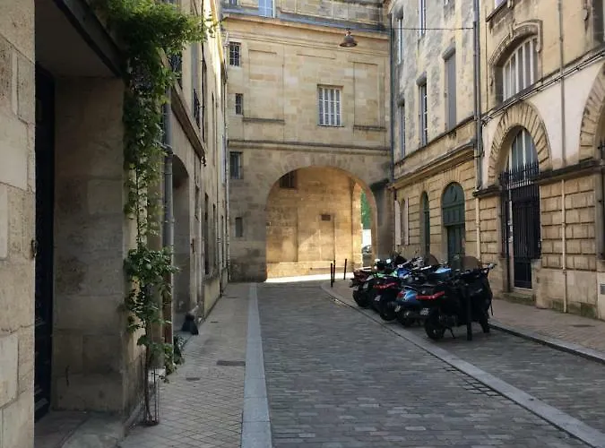 Mirmont Greek Style * Bordeaux