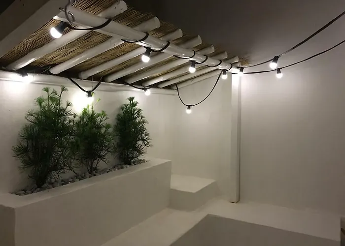 Mirmont Greek Style شقة